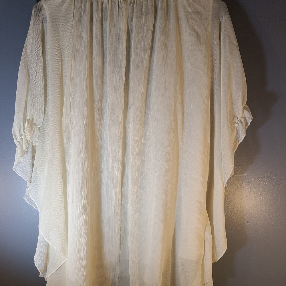 Rose & Olive ivory blouse with crocheted accents - Picture 5 of 5